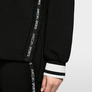 Sweatshirt with delicate lace details