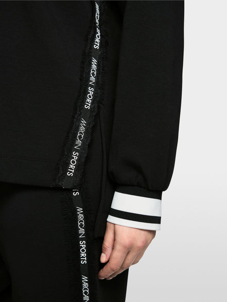 Sweatshirt with delicate lace details