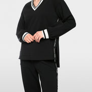 Sweatshirt with delicate lace details