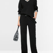 Sweatshirt with delicate lace details