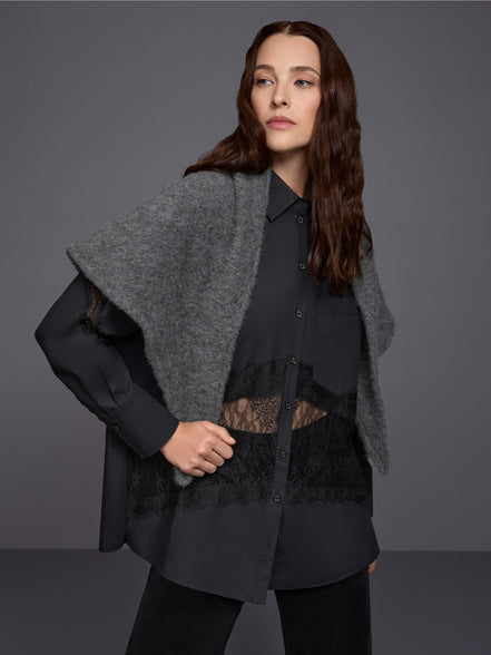 Large triangular scarf