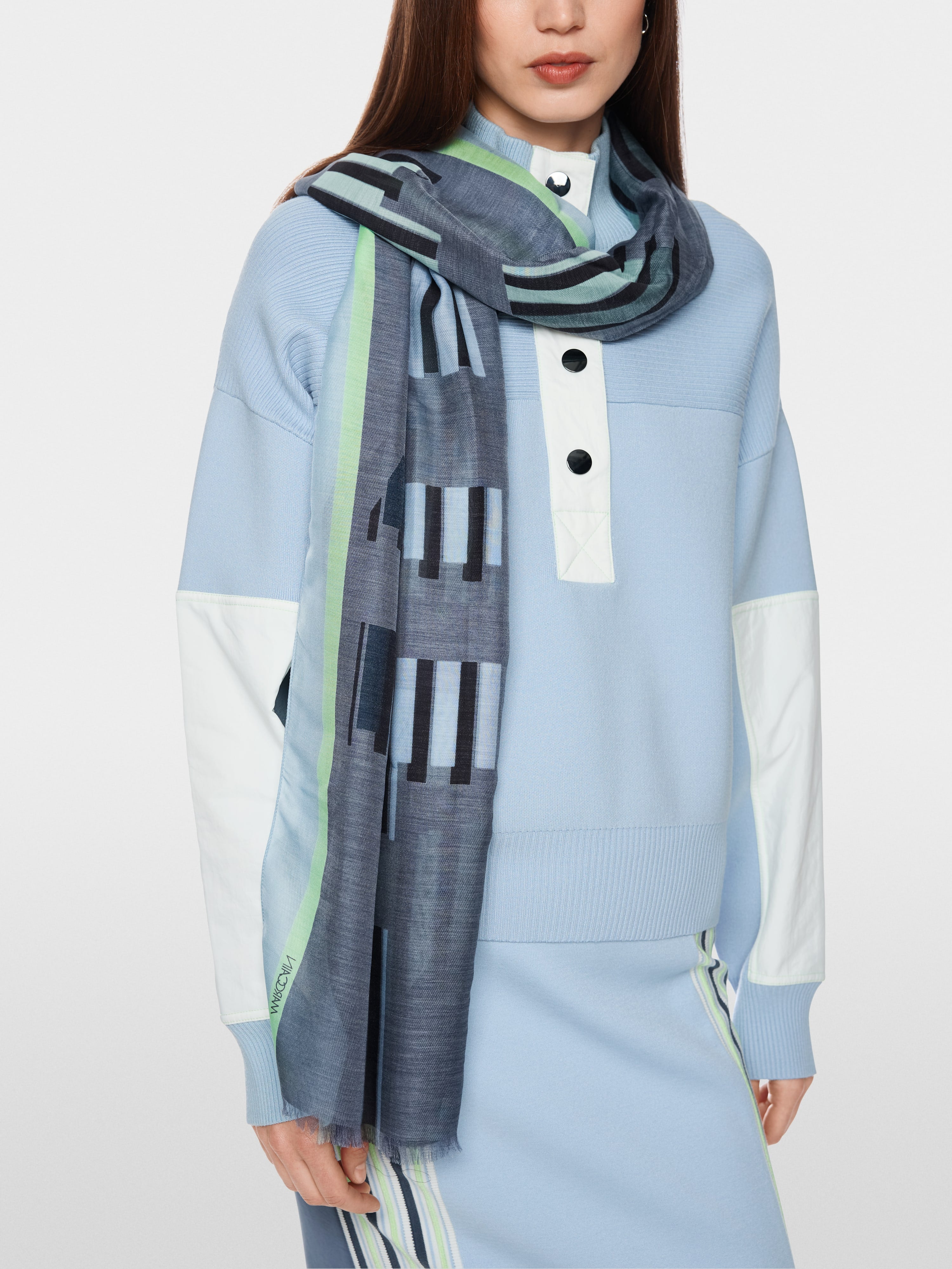 Scarf with graphic print
