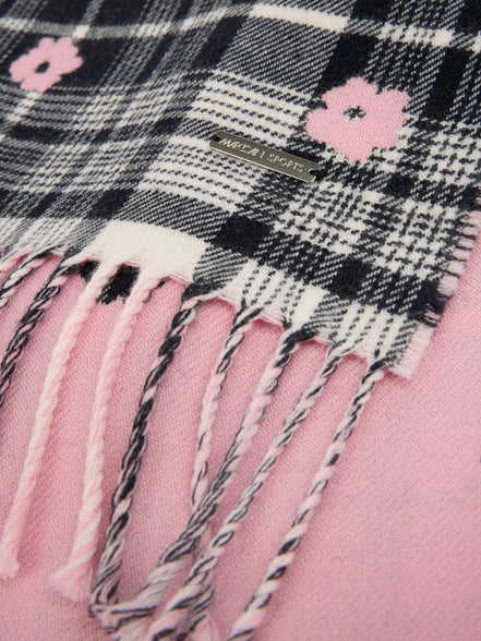 Wool scarf with fringes