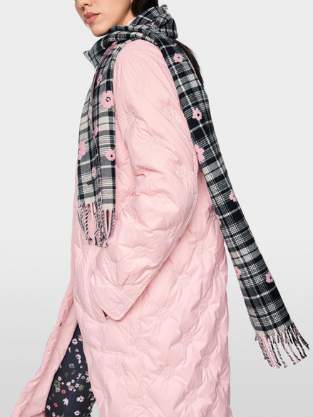 Wool scarf with fringes