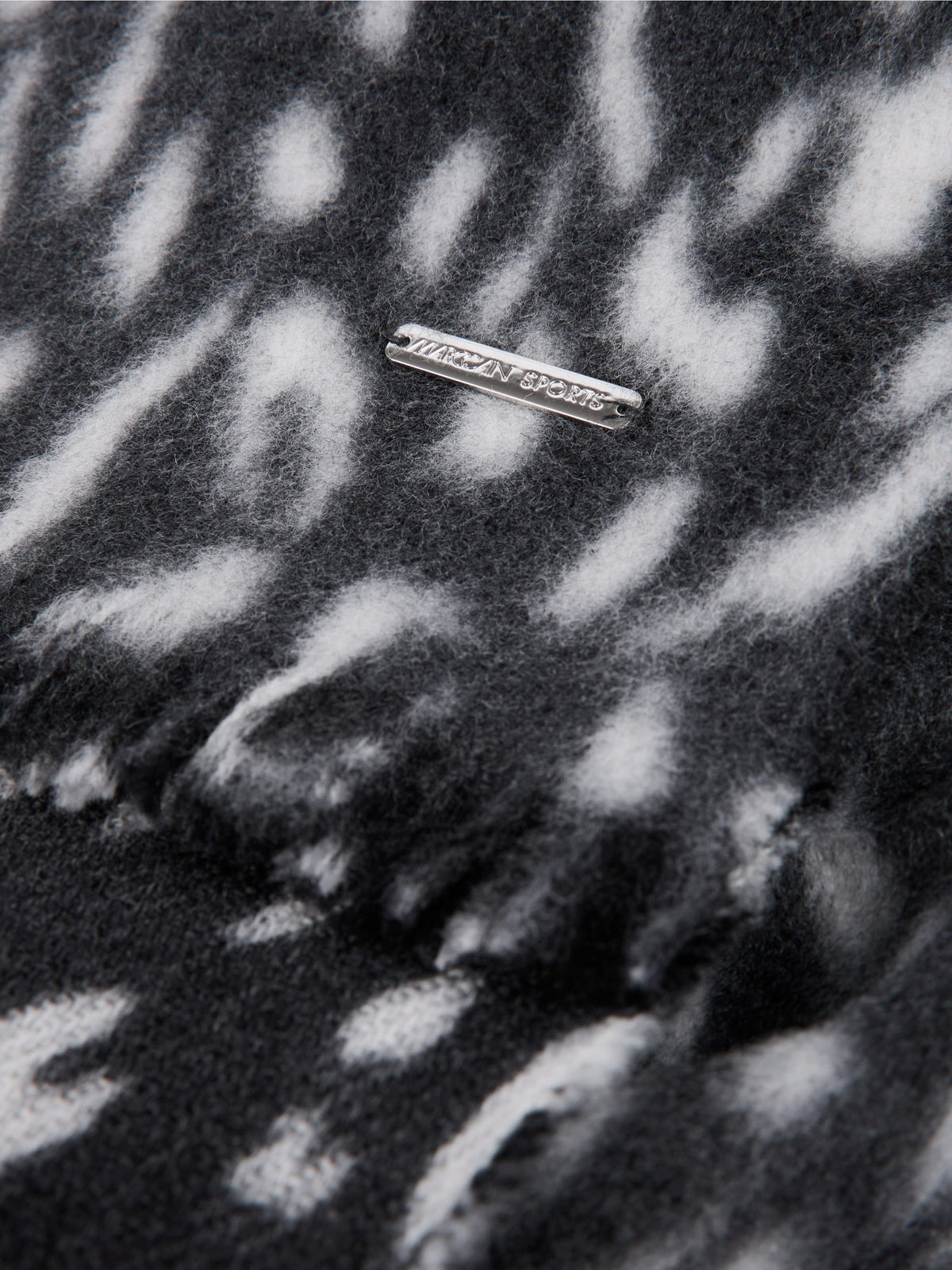 Scarf made from new wool
