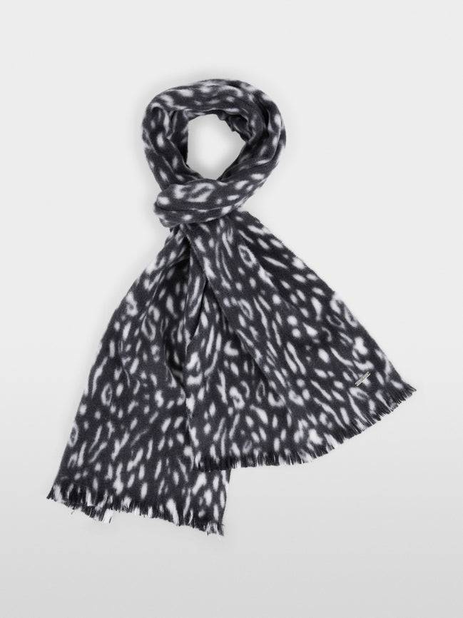 Scarf made from new wool
