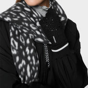 Fine-knit gloves with rhinestones