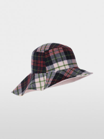 Reversible hat with checked pattern