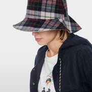 Reversible hat with checked pattern