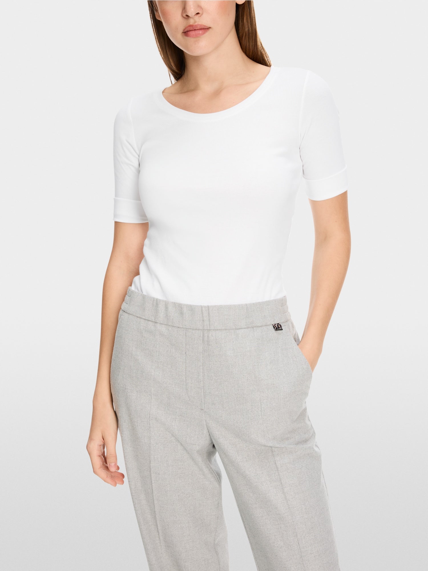 Round-collar shirt with short sleeves