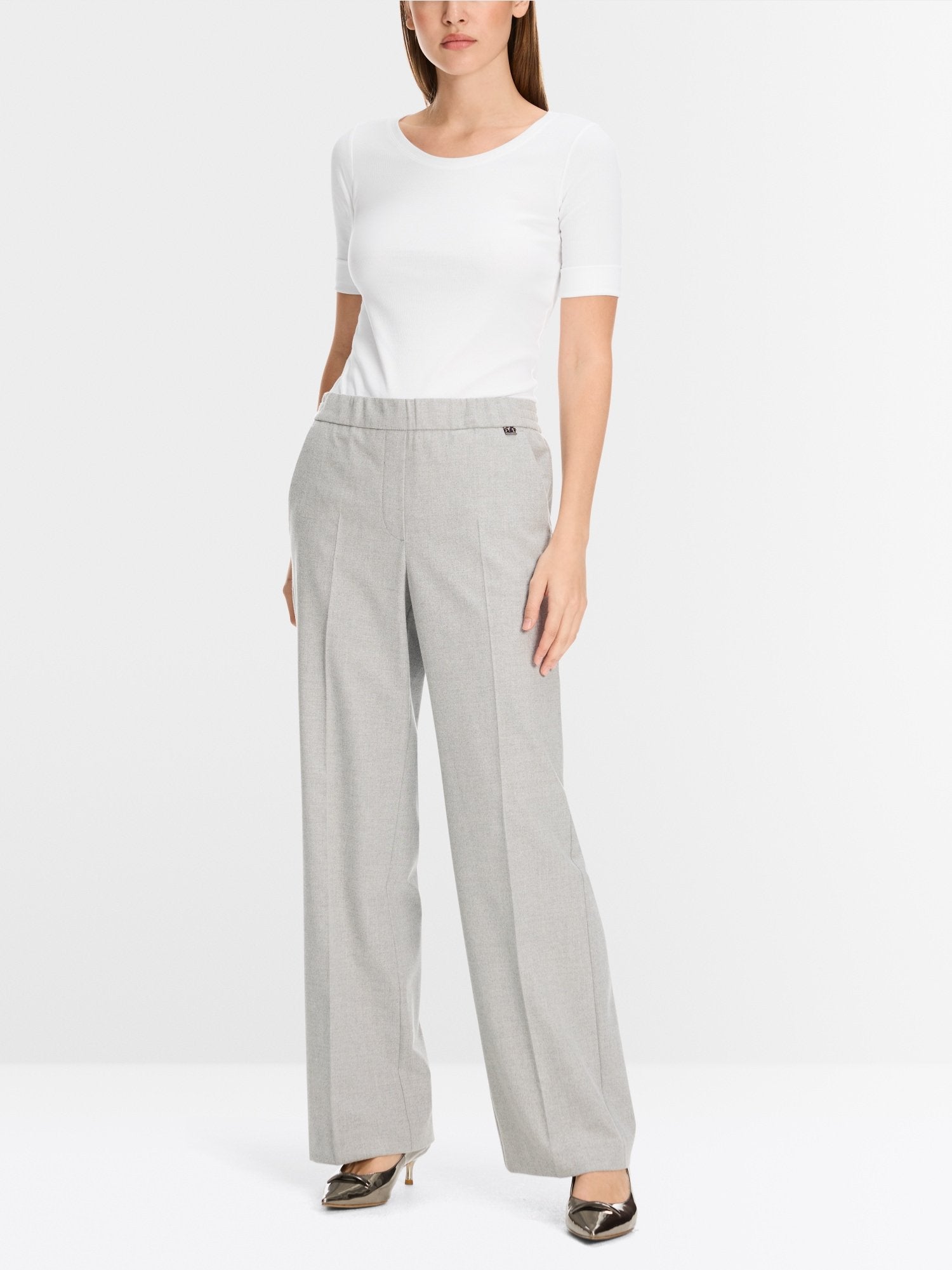 Round-collar shirt with short sleeves