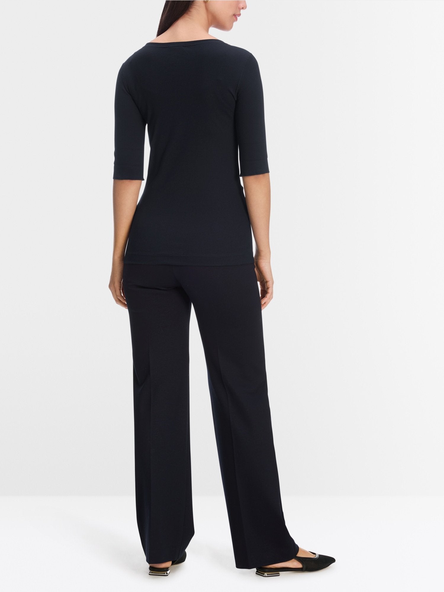 Round-collar shirt with short sleeves