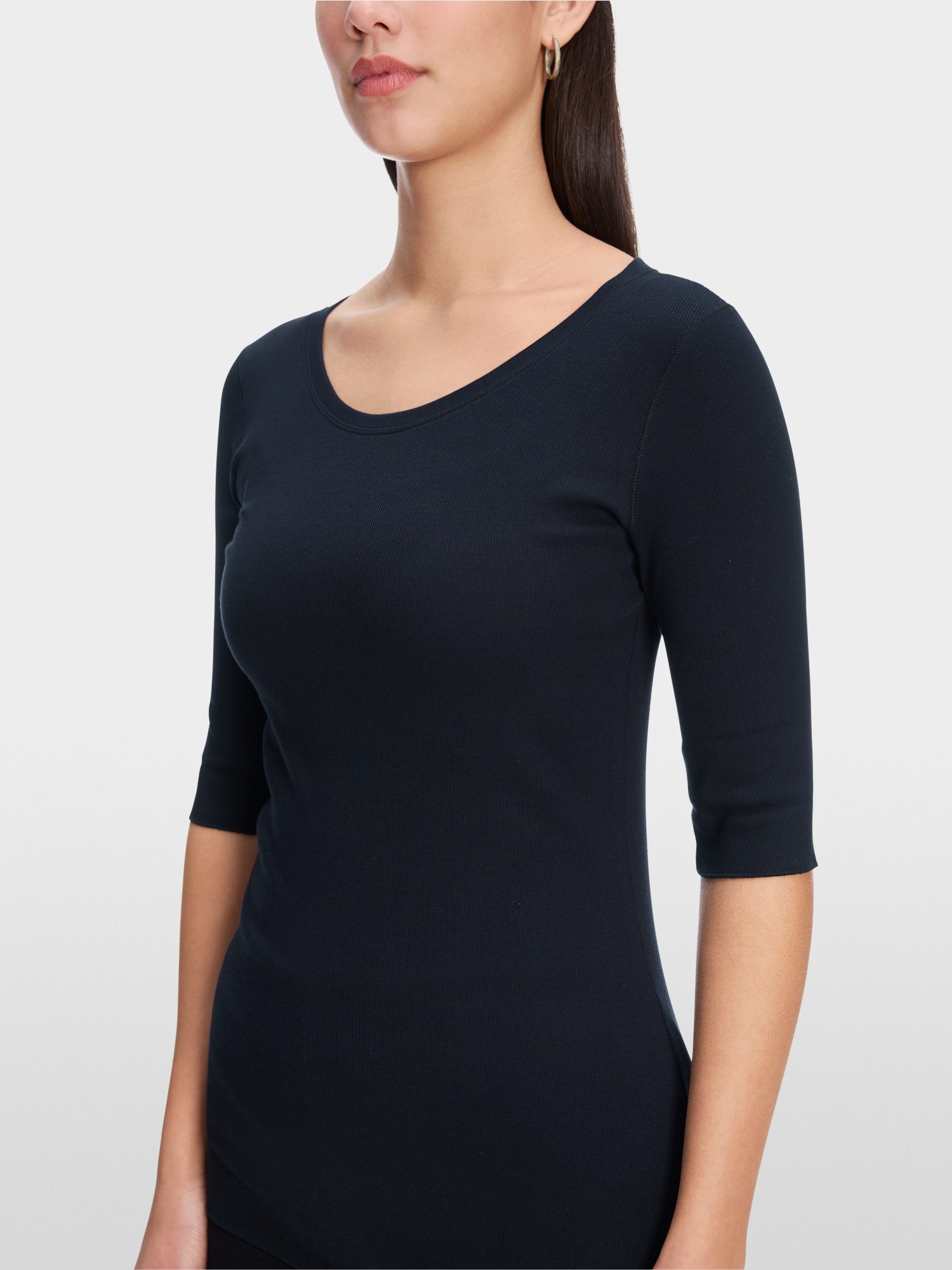 Round-collar shirt with short sleeves