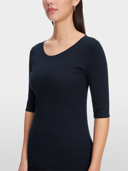Round-collar shirt with short sleeves