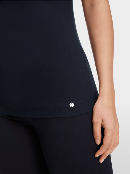 Round-collar shirt with short sleeves