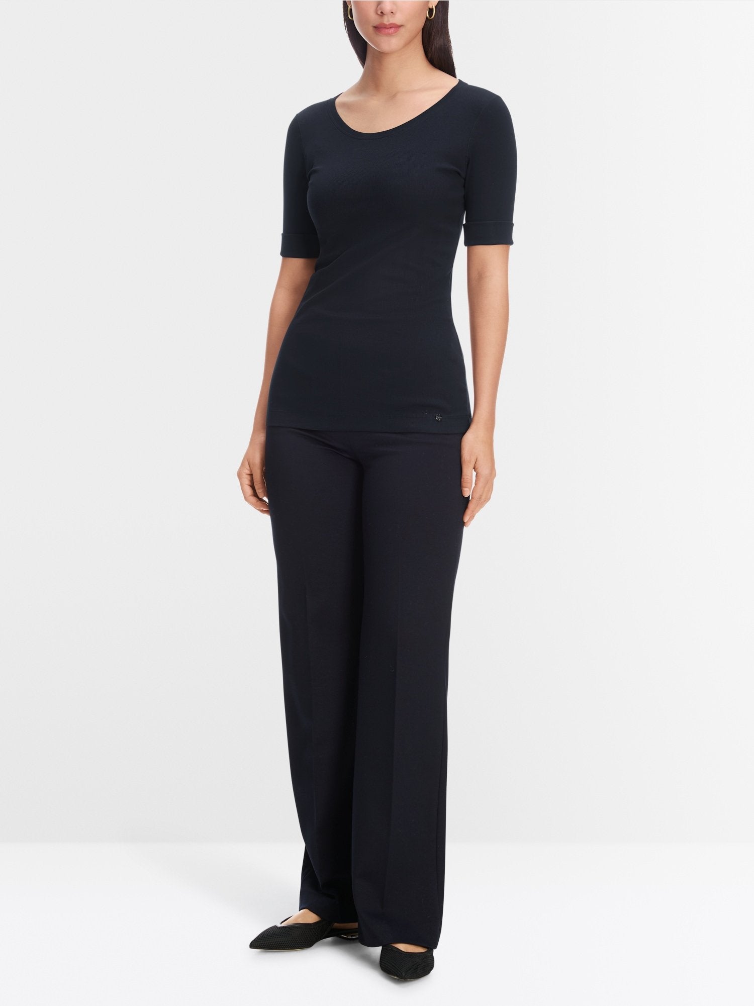 Round-collar shirt with short sleeves