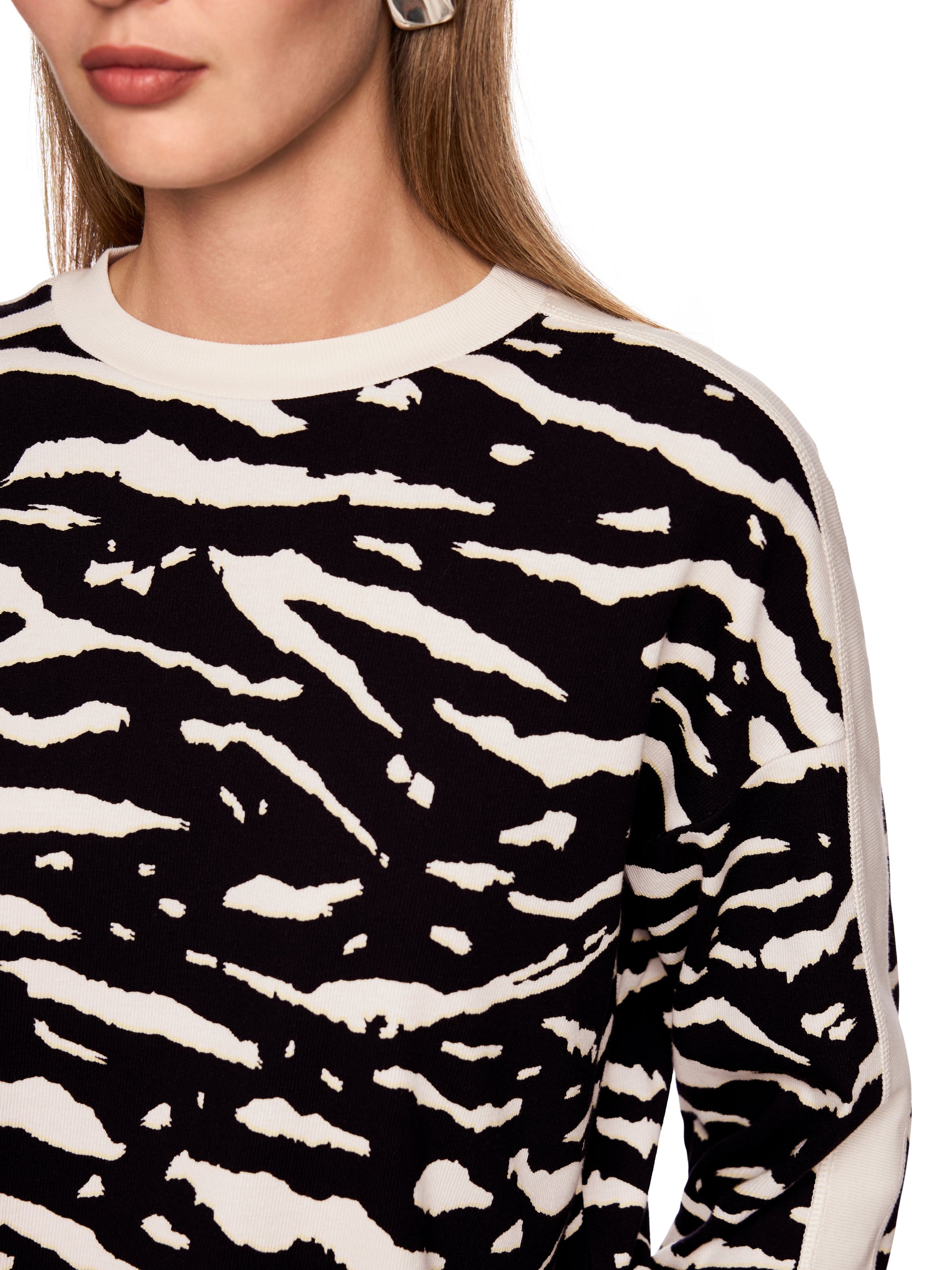 Long-sleeved shirt with animal print