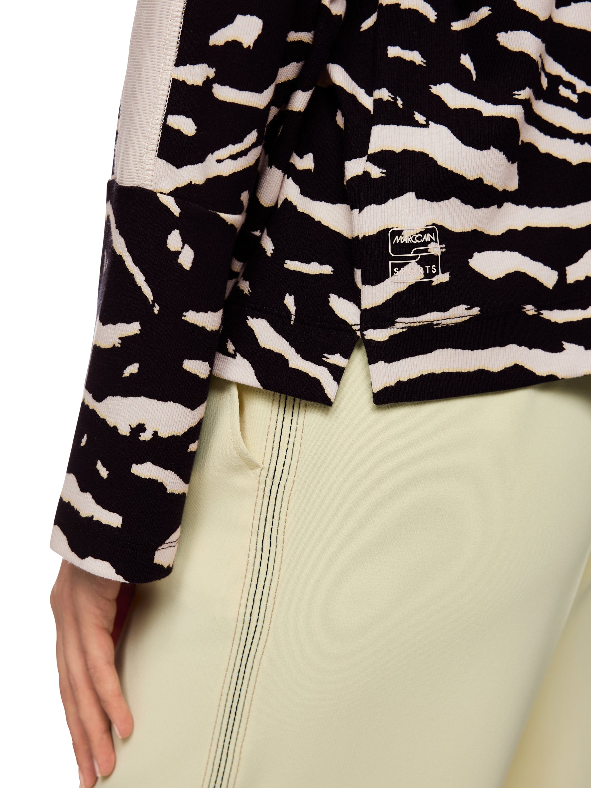 Long-sleeved shirt with animal print