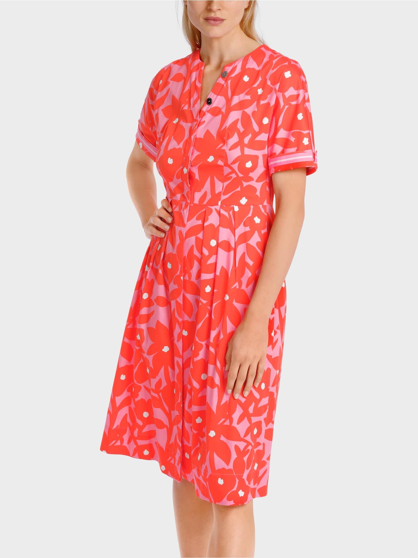 Fitted dress with kimono sleeves