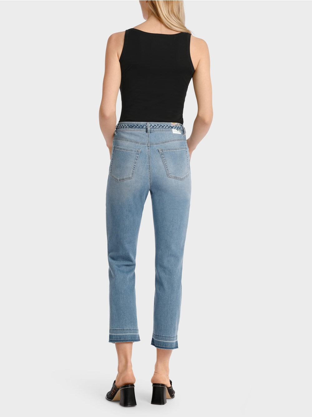 Lightweight, sleeveless top