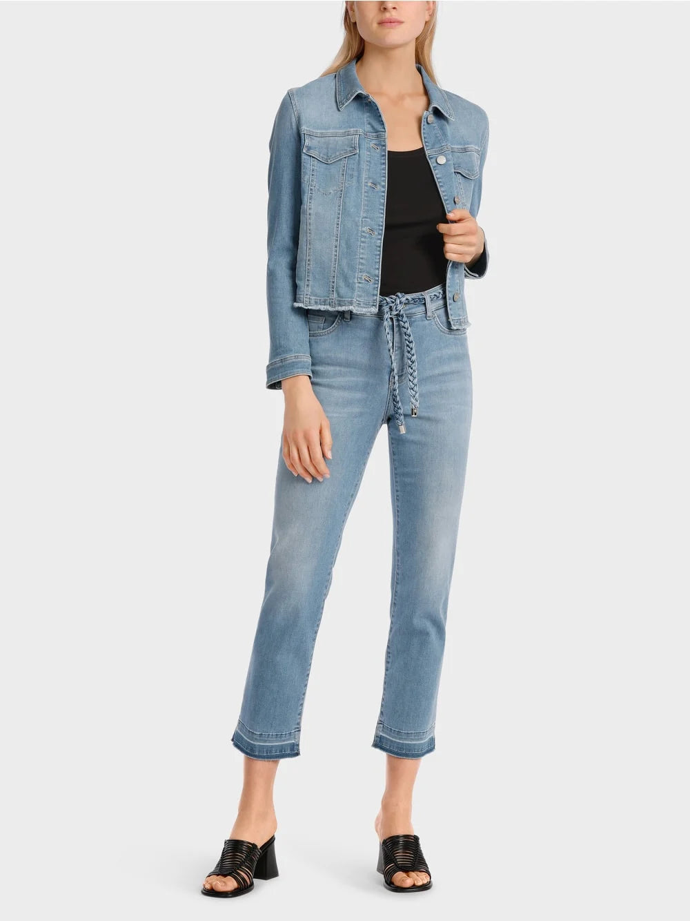 Lightweight, sleeveless top