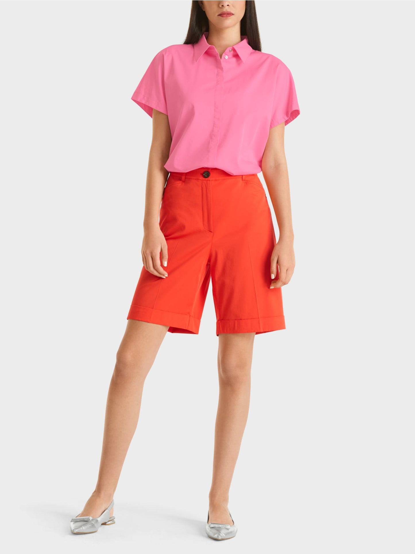 Shorts with turned-up hems