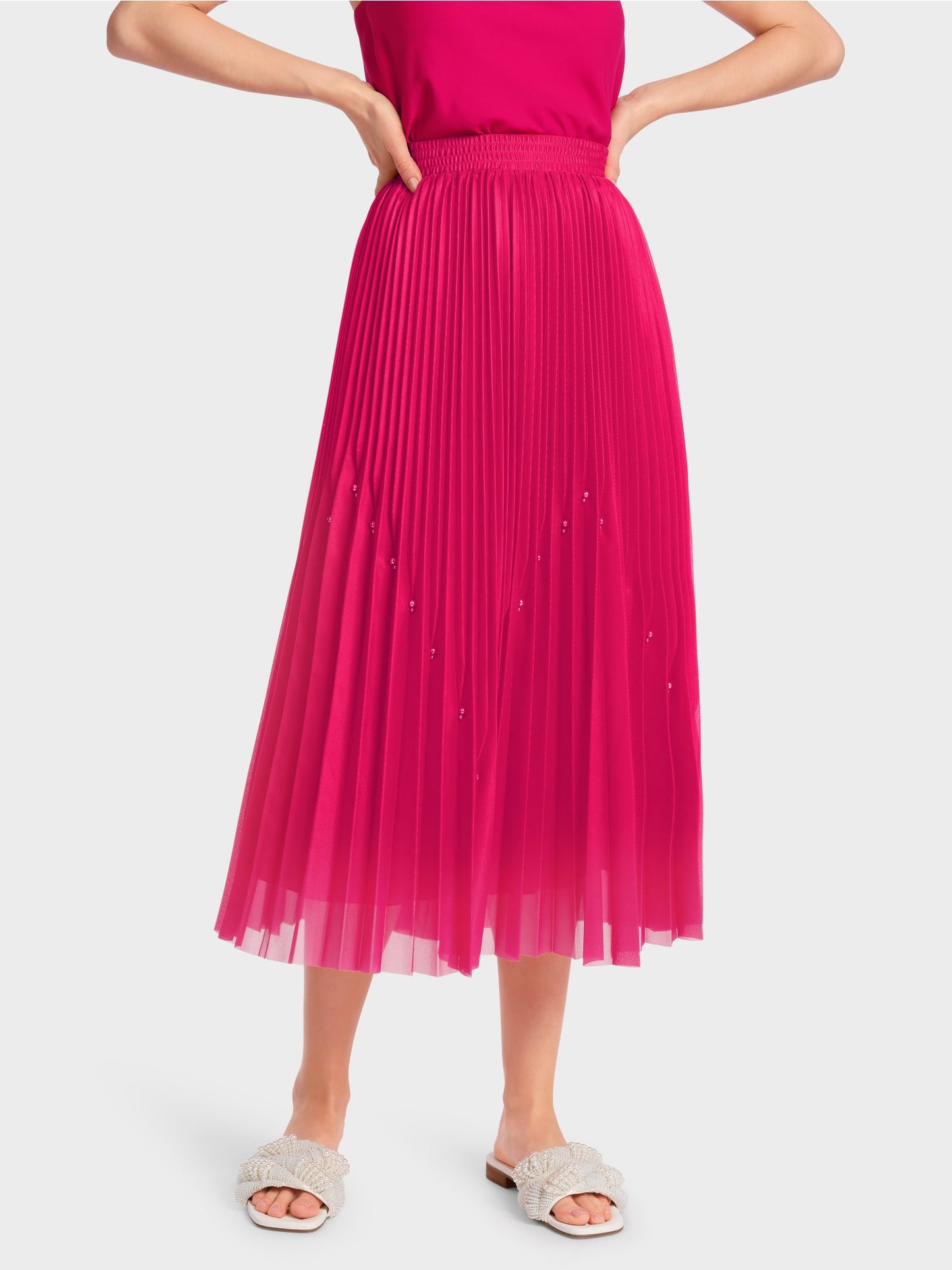 Pleated skirt with beads