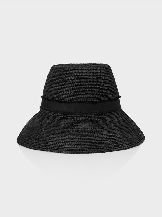 Bell-shaped straw hat