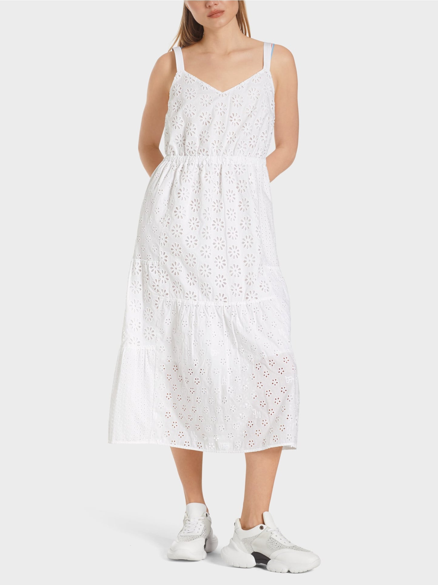 Summer dress with eyelet embroidery