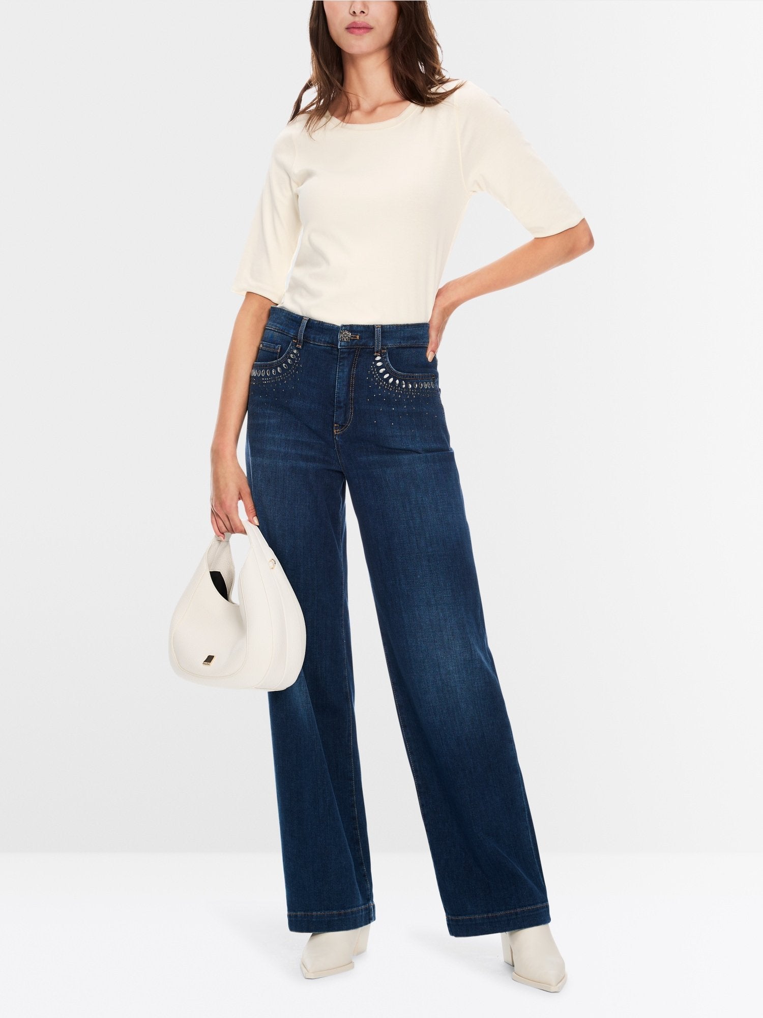 T-shirt with turn-up sleeves