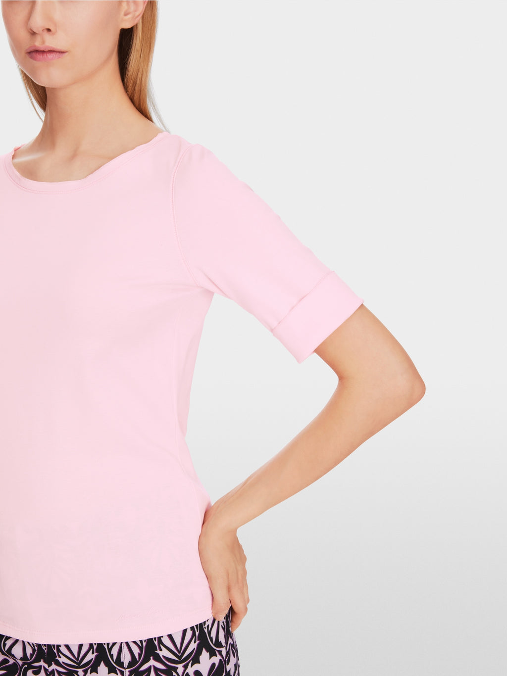 T-shirt with turn-up sleeves