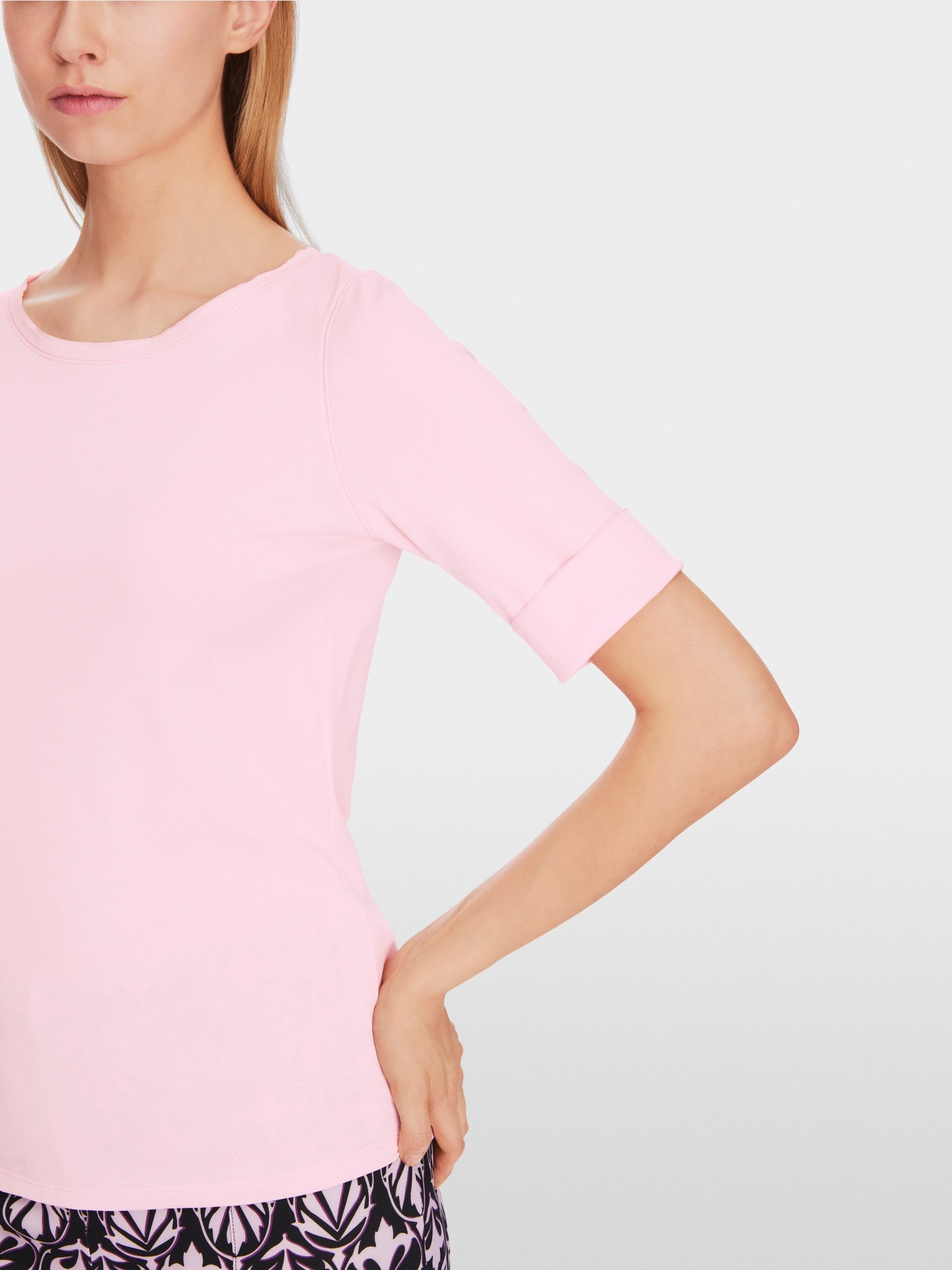 T-shirt with turn-up sleeves