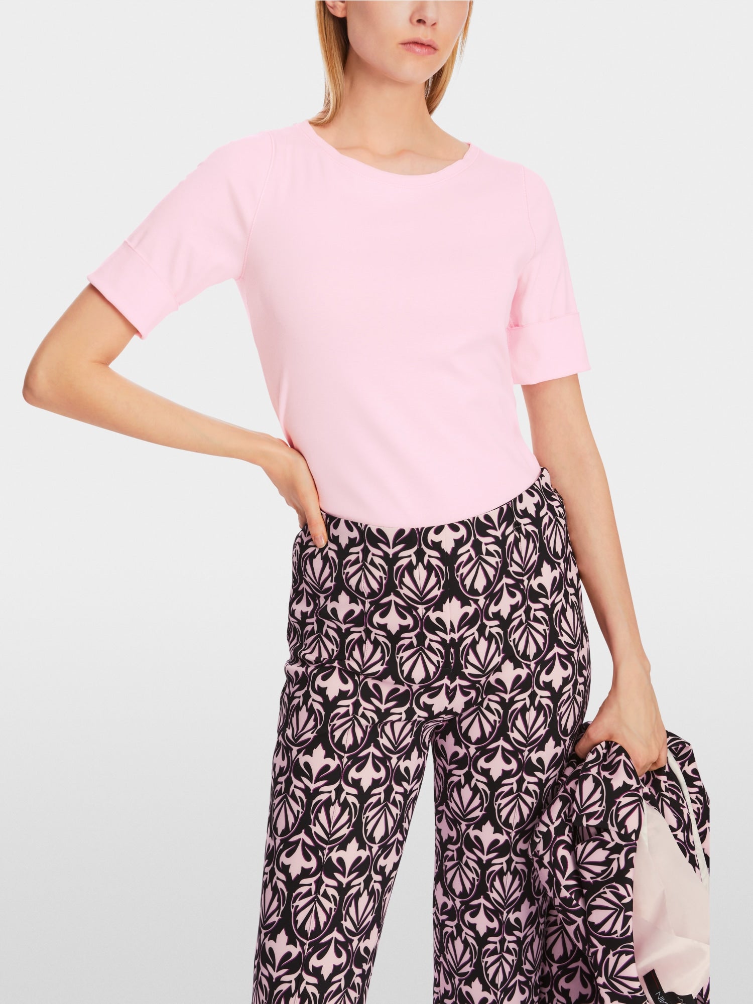 T-shirt with turn-up sleeves