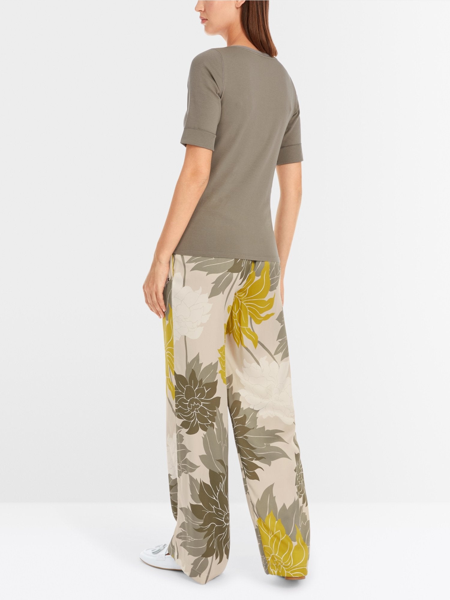 T-shirt with mid-length sleeves