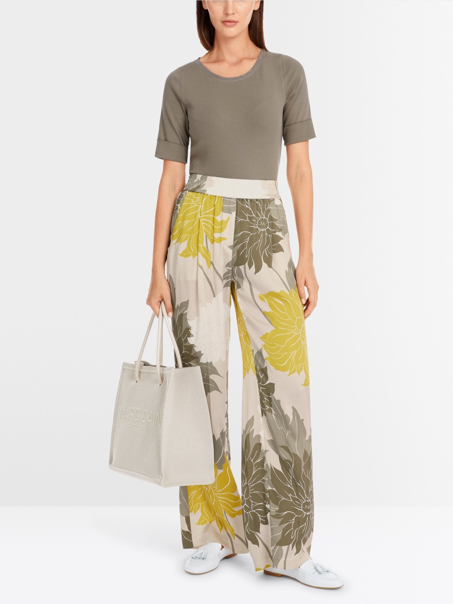 T-shirt with mid-length sleeves