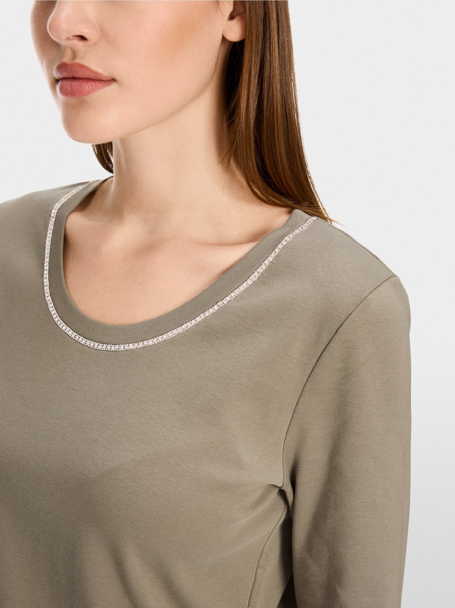 T-shirt with pearl embellishment