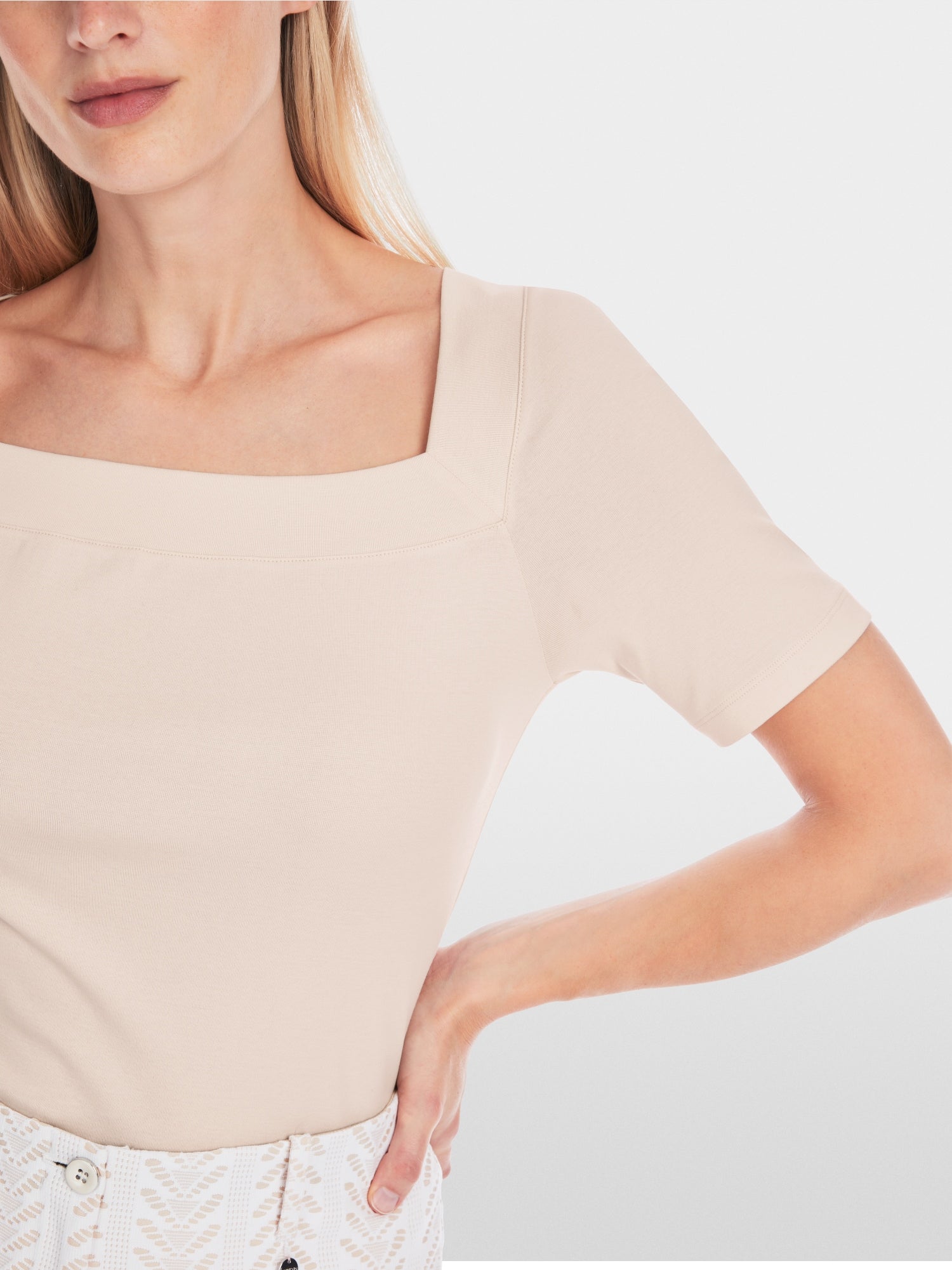 T-shirt with square neckline