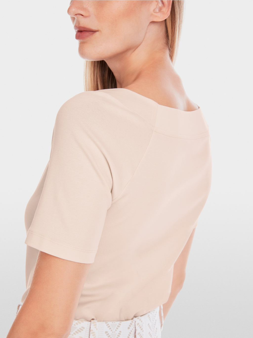 T-shirt with square neckline