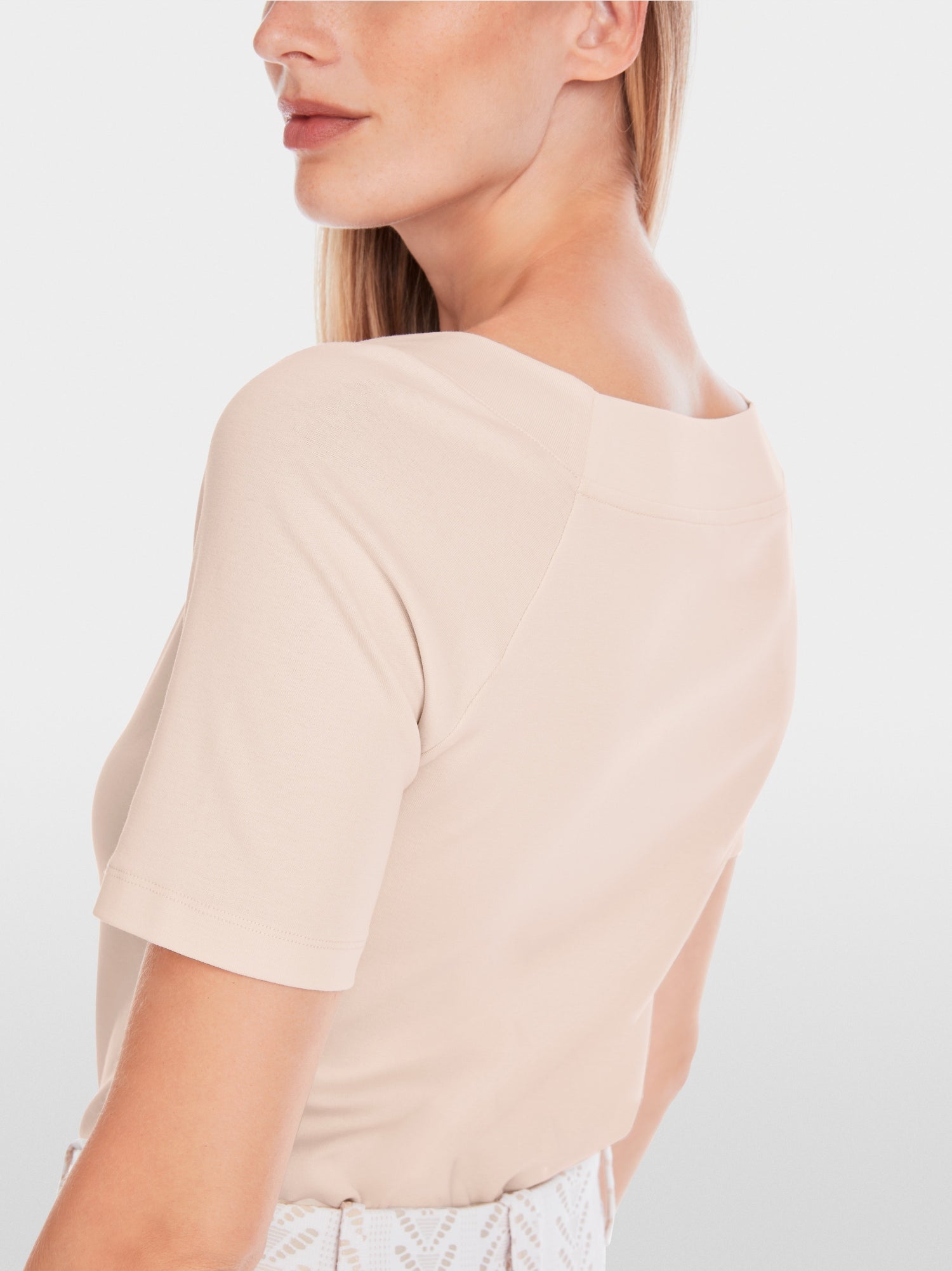 T-shirt with square neckline