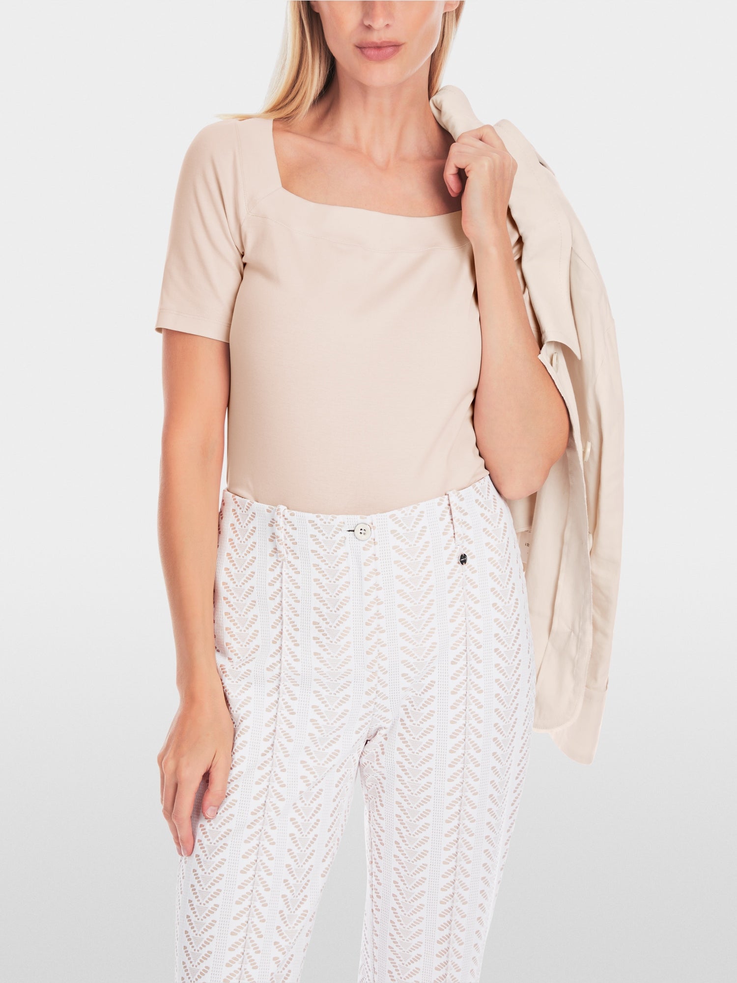 T-shirt with square neckline