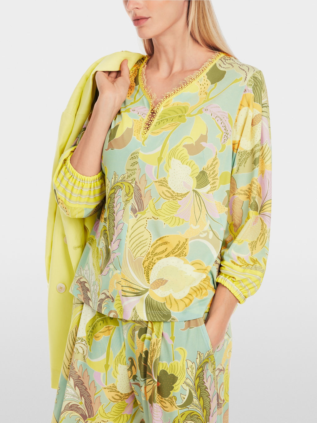 Wide blouse with leaf motif