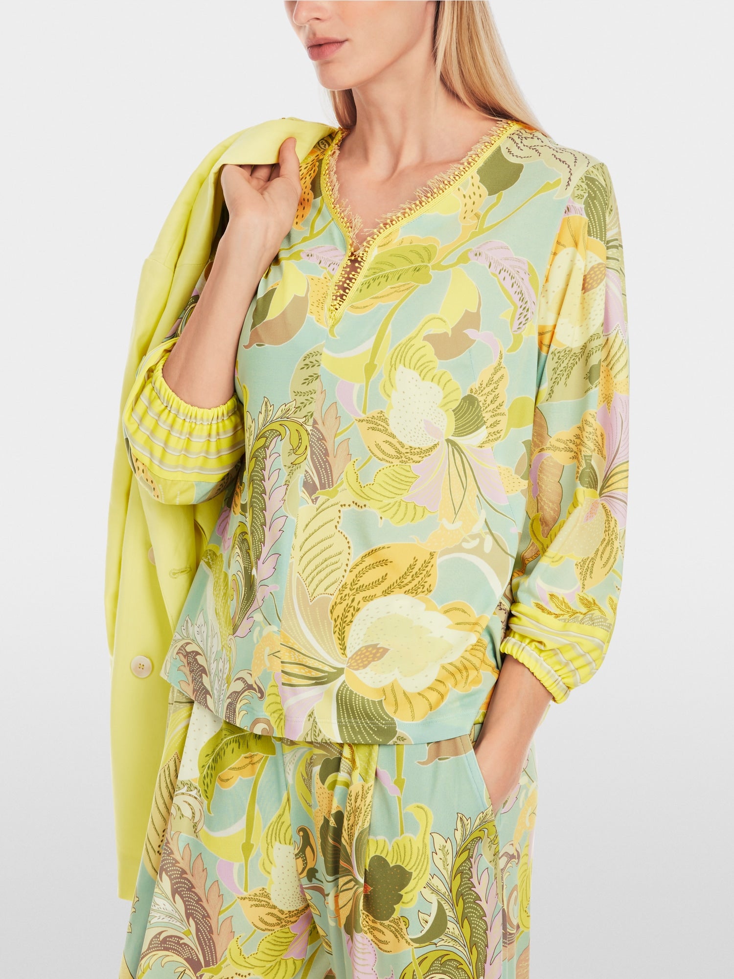 Wide blouse with leaf motif