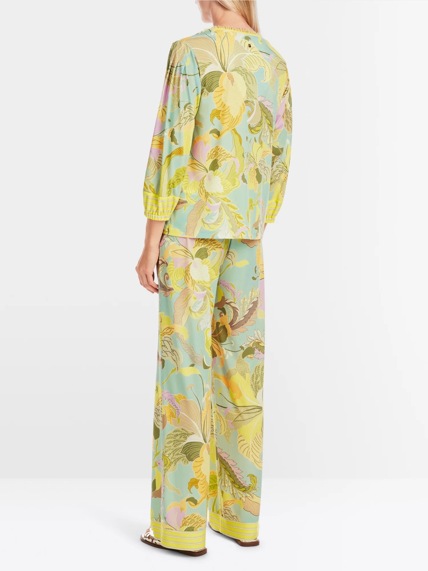Wide blouse with leaf motif