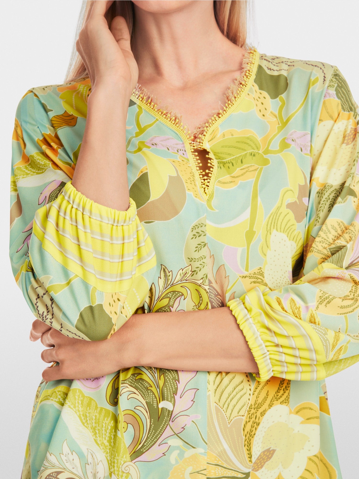 Wide blouse with leaf motif