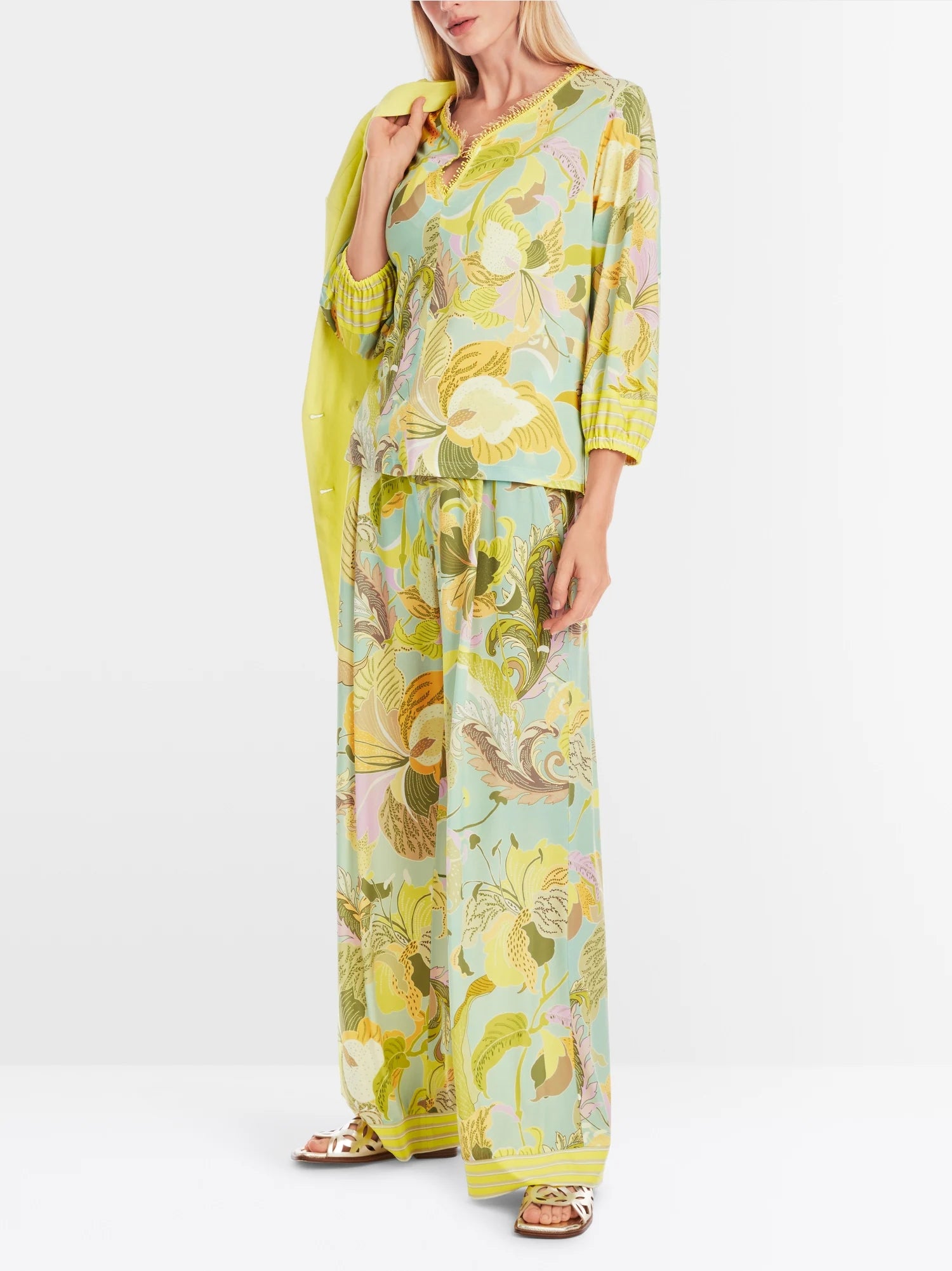 Wide blouse with leaf motif