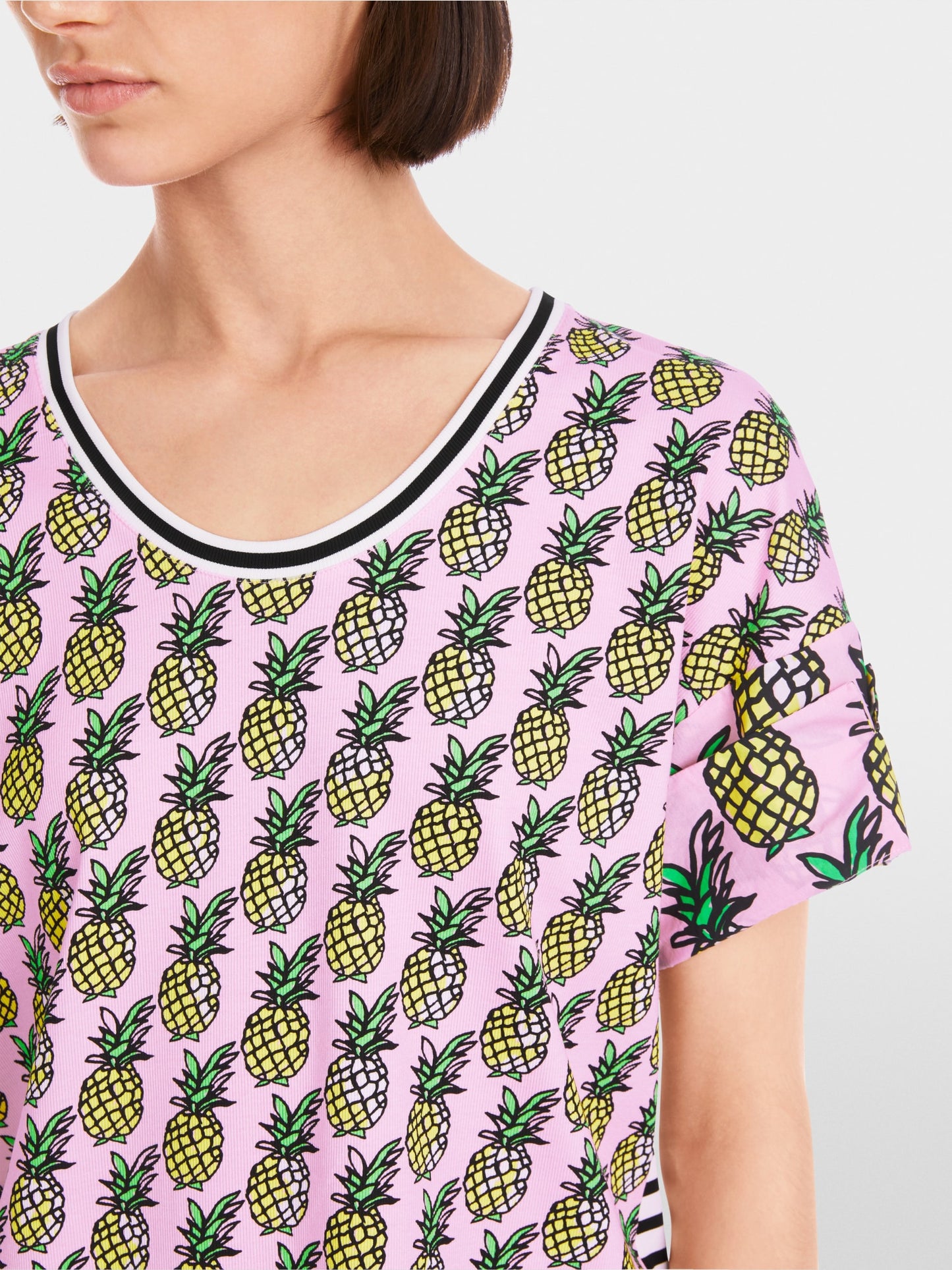 T-shirt with pineapples and stripes