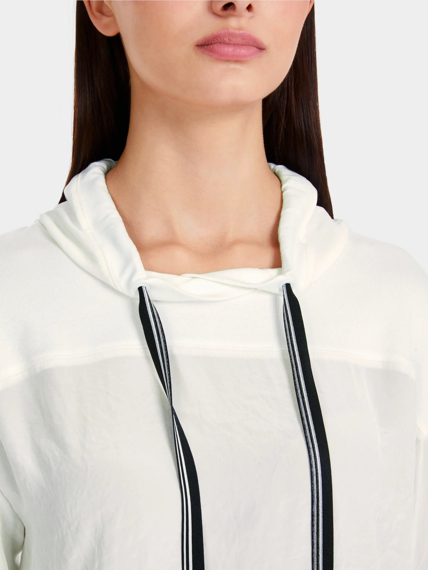 Solid blouse in mixed fabrics