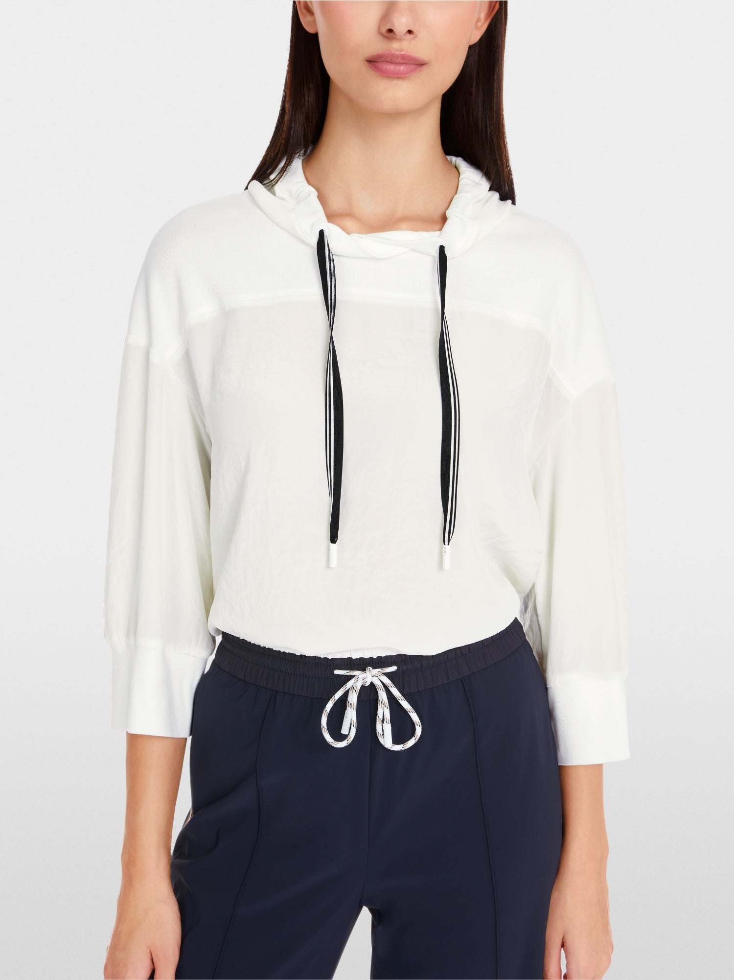 Solid blouse in mixed fabrics