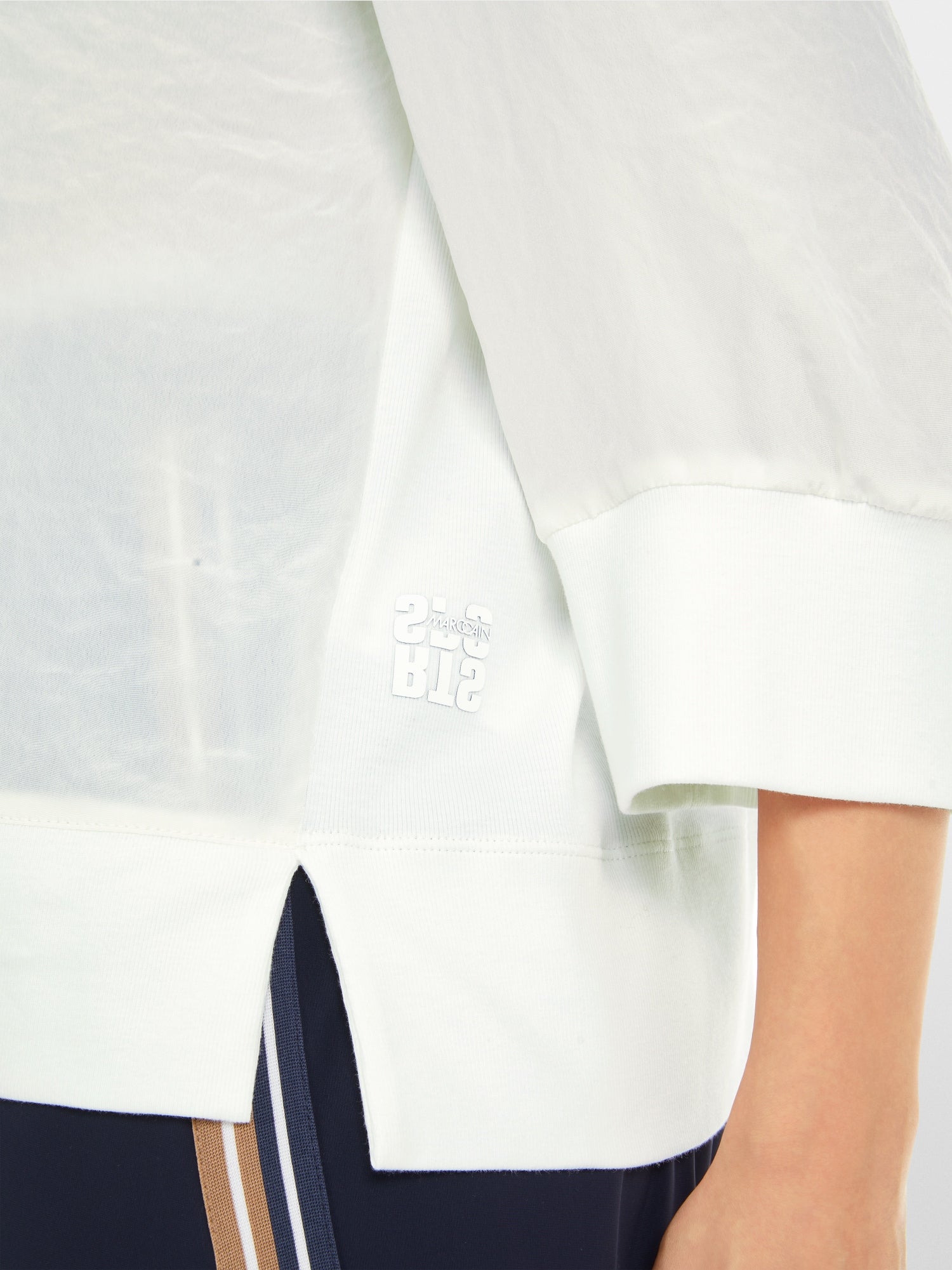 Solid blouse in mixed fabrics