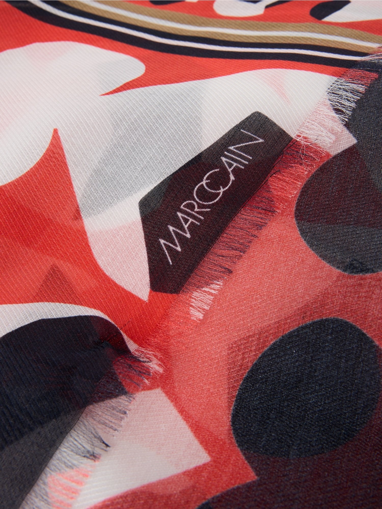 Airy scarf with Heartbreaker motif